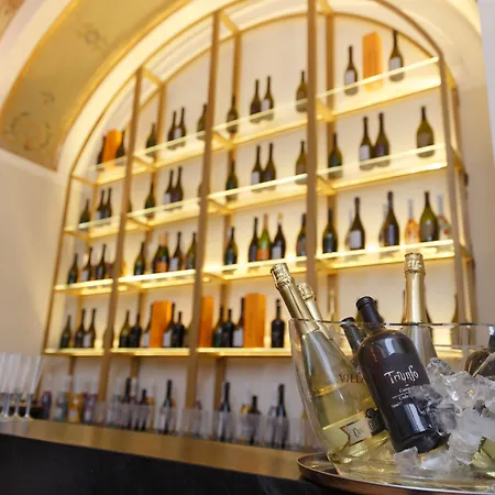 호텔 Il Salotto Della Regina 3*