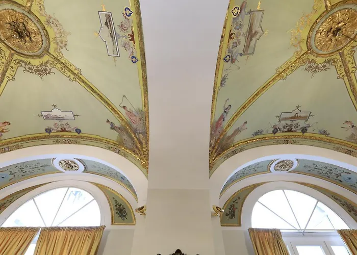 Il Salotto Della Regina Napels