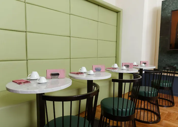 Il Salotto Della Regina Napels